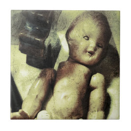 不気味な人形 タイル