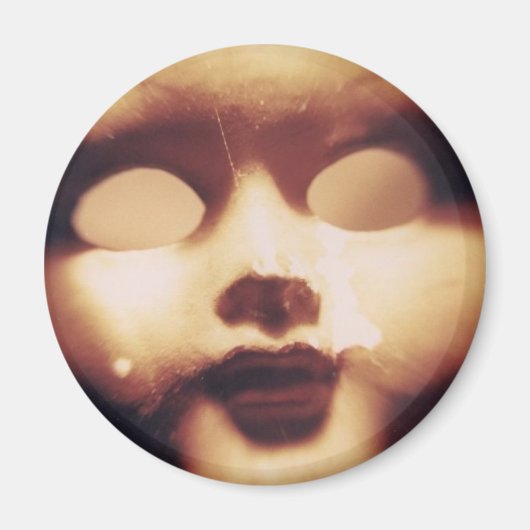 不気味な人形 マグネット (正面)