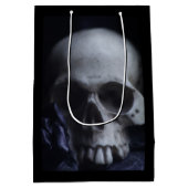 不気味な人間のスカルの厳格な白黒の写真撮影 ミディアムペーパーバッグ (裏面)