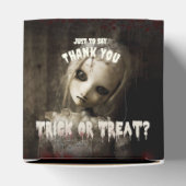 不気味な幽霊のよく出る人形ハロウィーンの愛用箱 |不気味 | フェイバーボックス (上部)