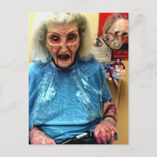 不気味な怖いおばあさんのポストカード ポストカード