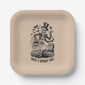 不気味な日ハロウィーンの魔女スケルトンを持っている ペーパープレート (正面)