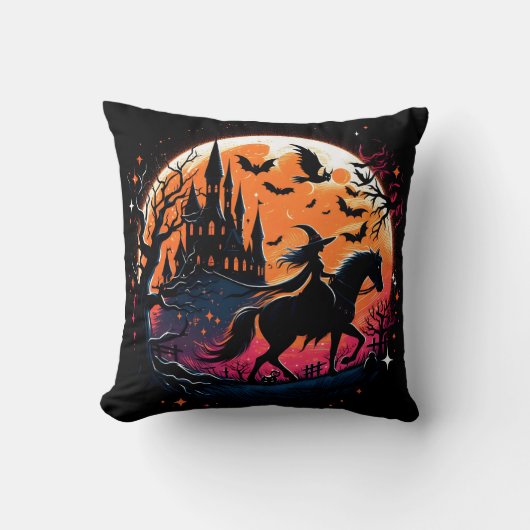 不気味な月明かりの下でハロウィーンの馬に乗る クッション (正面)