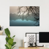 不気味な湖の中の怖い城 ポスター (ホームオフィス)