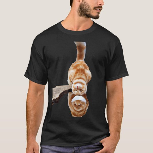 不気味な猫の錯覚の子猫のアートワーク Tシャツ (正面)