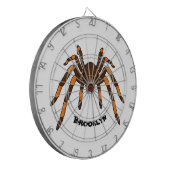 不気味な茶色とオレンジ色のタランチュラのクモの漫画 ダーツボード (正面左)