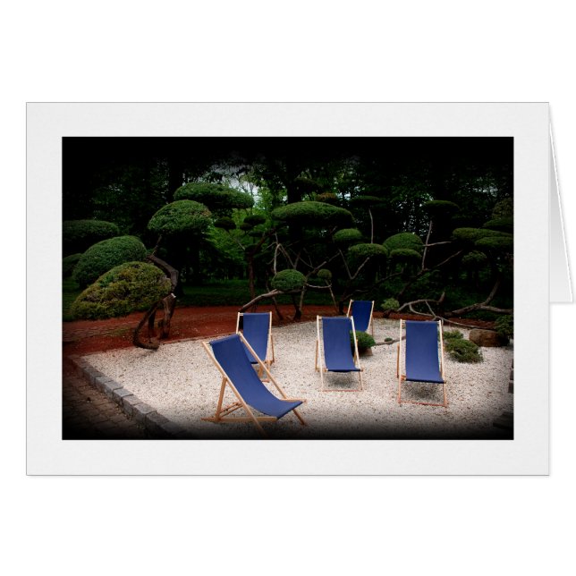 不気味な (正面横)