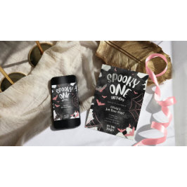 不気味な1歳の招待状 ハロウィン 誕生日 ピンクのバット シーズンポストカード