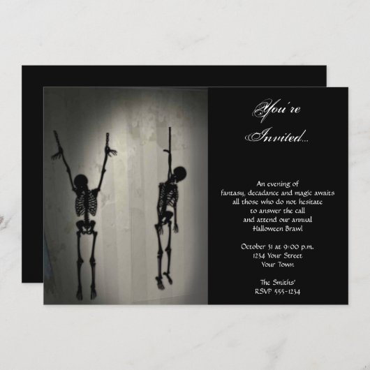 不気味ぶら下がったな骨格を壁に貼るハローウィンパーティ 招待状 (正面/裏面)