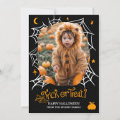 不気味ハロウィンSpiderウェブトリックまたは2枚の写真を扱う シーズンカード (正面)