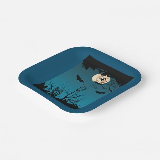 不気味ハロウィーンの夜の満月と飛んでいるこうもり ペーパープレート (傾斜あり)