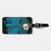 不気味ハロウィーンの夜の満月と飛んでいるこうもり ラゲッジタグ (正面横)