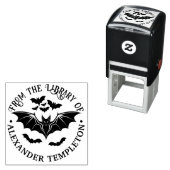 不気味飛んでいるこうもりライブラリのブック名 セルフインキングスタンプ (インサイチュ)