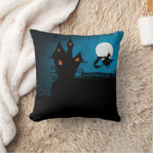 不気味飛んでいる魔女：はっきりした白黒 クッション (ブランケット)