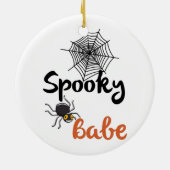 不気味Babe – かわいいハロウィーンデザイン セラミックオーナメント (裏面)