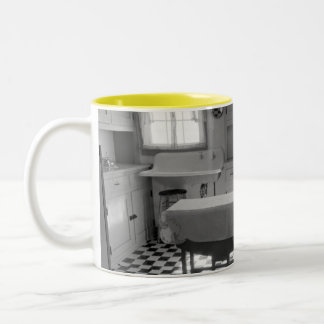 不況時代の農場の台所マグ ツートーンマグカップ