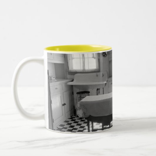 不況時代の農場の台所マグ ツートーンマグカップ (左)