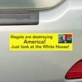 不法入国者はアメリカを破壊しています バンパーステッカー (車上)