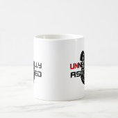 不自然に吸い出される コーヒーマグカップ (中央)