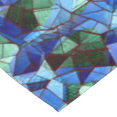 不規則で無秩序なモザイク模様の青いオーバーレイ テーブルクロス (アングル)