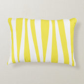 不規則な波線(黄色パターン(の模様が)ある白) アクセントクッション (裏面)