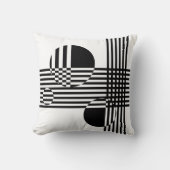 不規則な黒と白のストライプと円の抽象的なリピートパターン クッション (正面)