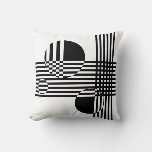 不規則な黒と白のストライプと円の抽象的なリピートパターン クッション (正面)