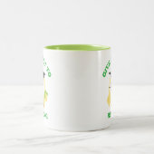 与え可愛い読フクロウと一緒に ツートーンマグカップ (中央)