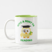 与え可愛い読フクロウと一緒に ツートーンマグカップ (左)