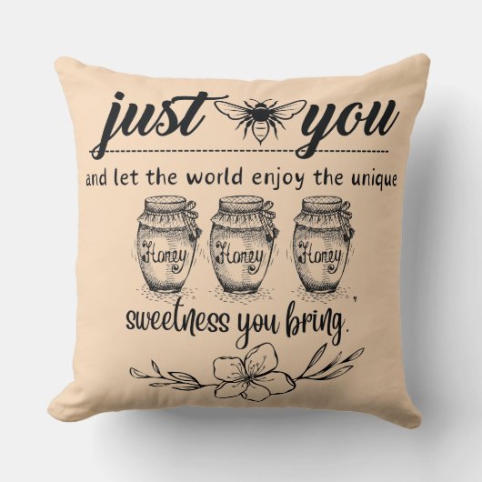 世の中に甘みを持ち帰る クッション (正面)