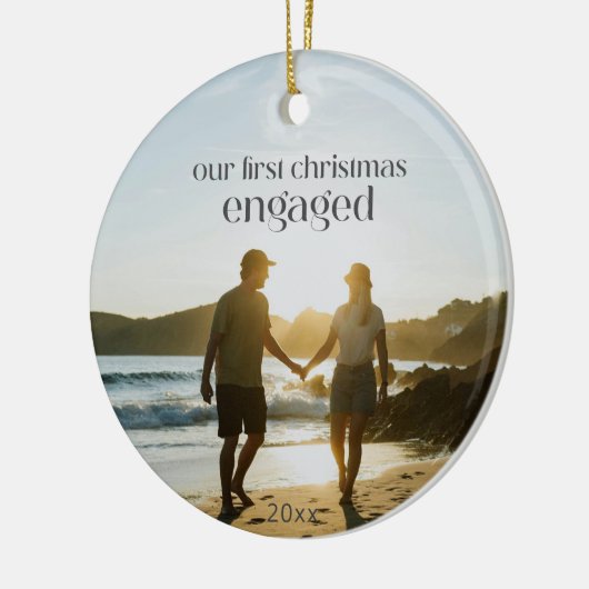 世界でひとつの最初のクリスマス　婚約カップル写真 セラミックオーナメント (左)