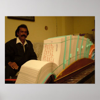 世界で書最大の手(NT)聖書 ポスター