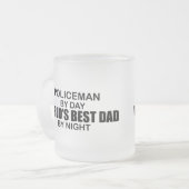 世界で最も最高のなパパ-警官 フロストグラスマグカップ (正面左)
