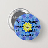 世界で見たい変化になろう。ガンディ 缶バッジ (正面&裏面)