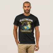 世界に電力を供給する電気技師のシャツ Tシャツ (正面フル)