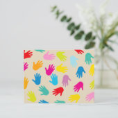 世界のはがきを手 ポストカード (スタンド正面)