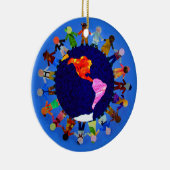 世界のオーナメントのまわりの平和な子供 セラミックオーナメント (右)