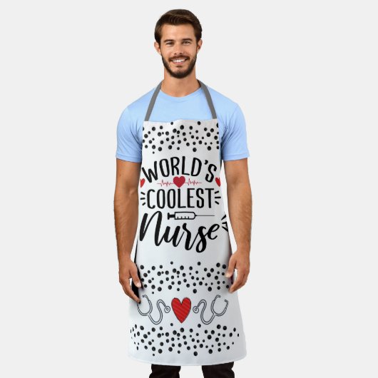 世界のクールナースはスポット赤いハート エプロン (着用した状態)