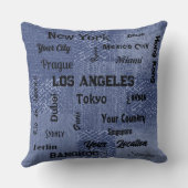 世界のシックなブルーデニムメガシティはパイを投げる クッション (裏面)