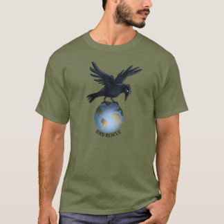 世界の上のカラス Tシャツ
