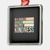 世界の先生は何倍も優しい メタルオーナメント (左)