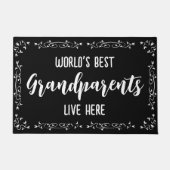 世界の最高の祖父母が住む – 黒 ドアマット (正面)
