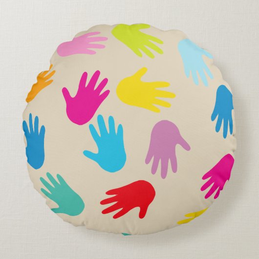 世界の枕の周りの手 ラウンドクッション (正面)
