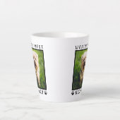 世界の犬最高の母の手がペットの写真のフレームをプリント カフェラテマグ (正面)