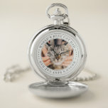 世界の猫最高のパパクラシックのシンプル写真 ポケットウォッチ<br><div class="desc">このクラシックシンプルデザインはセリフタイポグラフィで構成され、写真を追加カスタムする。</div>