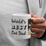 世界の猫最高のパパパーソナライズされた写真 コーヒーマグカップ<br><div class="desc">猫パパ最高ののおもしろいギフトは、タイポグラフィにペット写真2枚と「世界の猫のパパ最高の」を入れてカッコいいいる。</div>