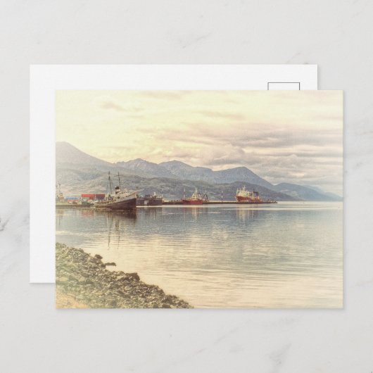 世界の端で引き上げるボート ポストカード (正面/裏面)