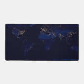 世界の都市光を示す地球の平面地図 デスクマット (正面)