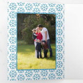 世界の青いグリッターのスノーフレークのクリスマスに喜び 三つ折りクリスマスカード (内部最初)