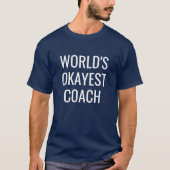 世界のOkayestのコーチのおもしろいな人のワイシャツ Tシャツ (正面)